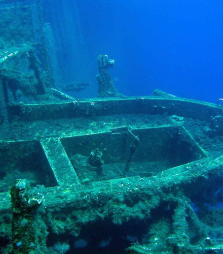 Foto de Bautismo de buceo en el naufragio de Zenobia