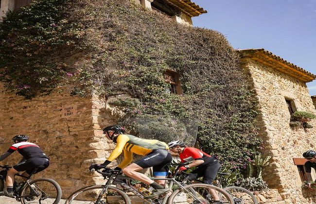 Découvrez les villages médiévaux à vélo au départ de Palafrugell - Photo 5