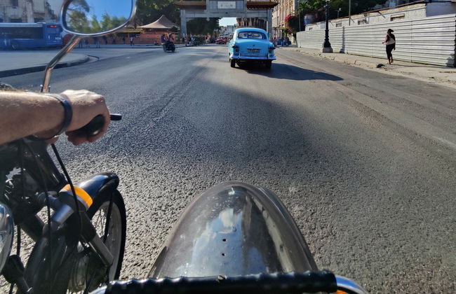 Tour en moto clásica o con sidecar por La Habana - Foto 3