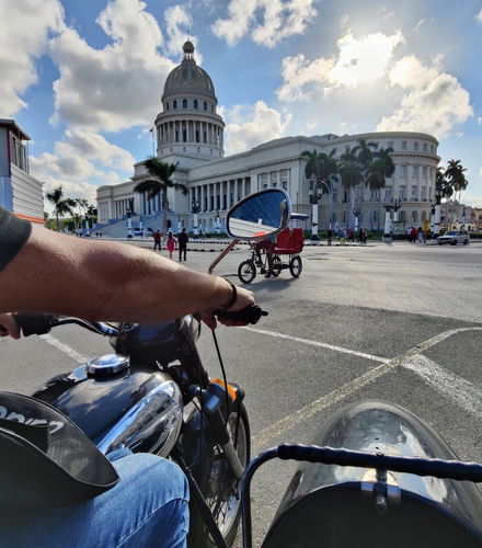 Foto de Tour en moto clásica o con sidecar por La Habana