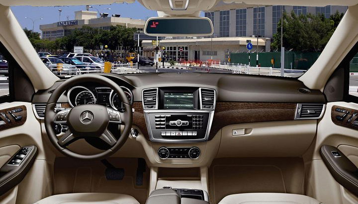 Private Transfer from La Herradura to Malaga (AGP) Airport - Photo 1