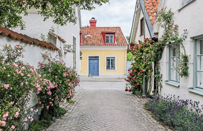 Visby Sightseeing Bus - Photo 5