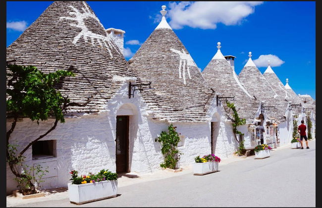 Alberobello, Martina Franca + Locorotondo Day Trip - Photo 4