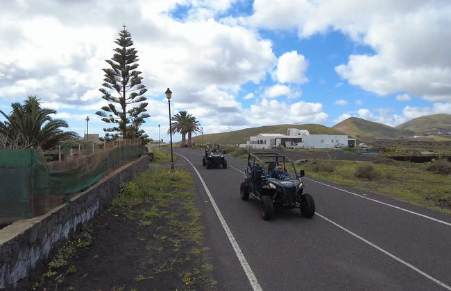 Tour en buggy y senderismo por el Parque Natural de Los Volcanes - Foto 3