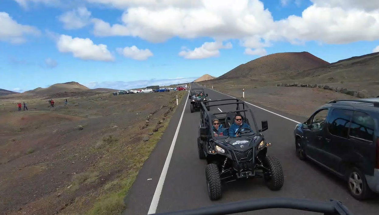 Tour en buggy y senderismo por el Parque Natural de Los Volcanes - Foto 1