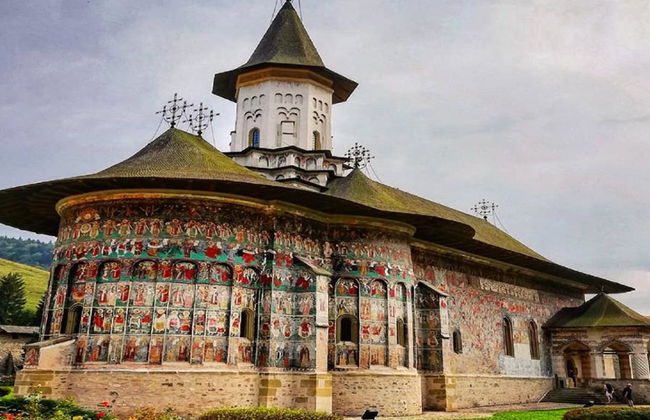 Explora los Monasterios Pintados de la UNESCO desde Iași - Viaje en grupo pequeño - Foto 2