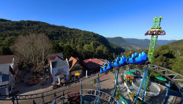 Le montagne russe del parco divertimenti di Alpen Park
