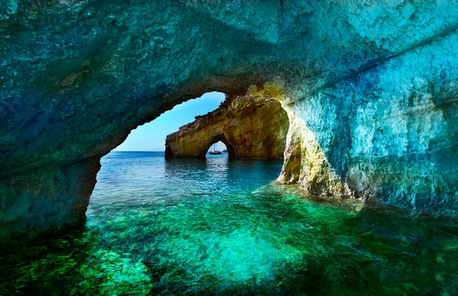 Passeio de barco pelas Grutas Azuis e praia de Navagio - Foto 4
