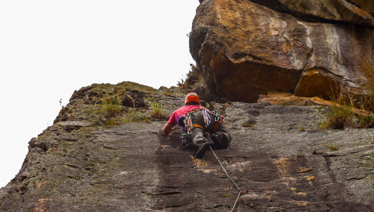 Arrampicata, discesa in corda doppia e ciclismo a Rocas de Suesca - Foto 1