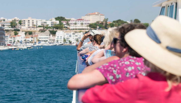 Port of Mahón Boat Trip - Foto 4