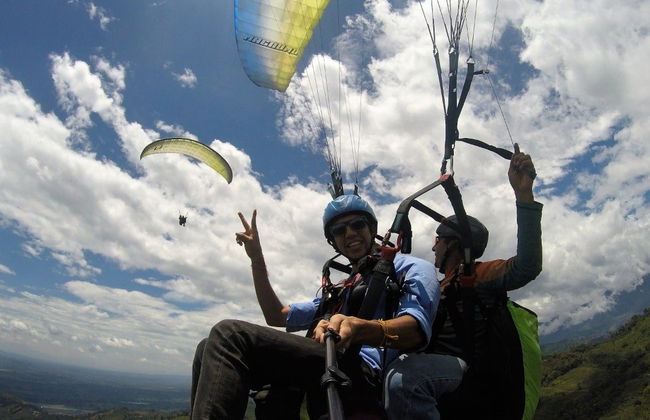 Vuelo privado en parapente sobre el Eje Cafetero - Foto 4
