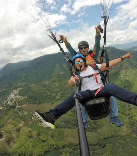 Foto de Vuelo en parapente sobre el Eje Cafetero
