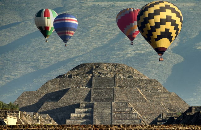 Paseo privado en globo sobre Teotihuacán - Foto 1
