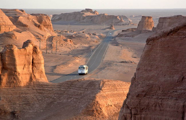 Desert safari privado por los kaluts de Shahdad - Foto 1