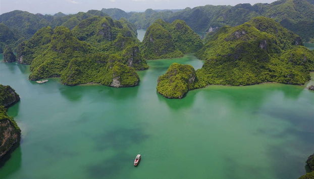 Cruising around Vietnam's beautiful bays