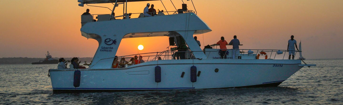 Balade en bateau au coucher du soleil - Photo 1
