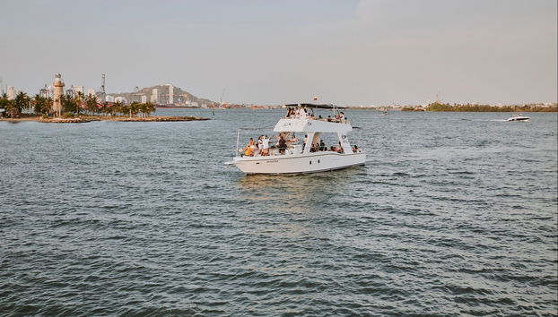 Passeio de barco ao entardecer - Foto 3