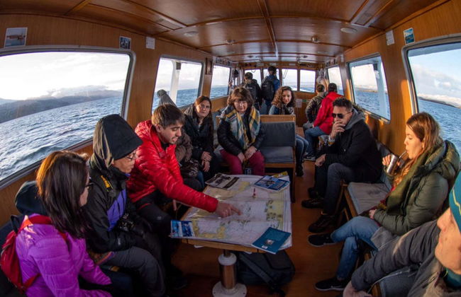 Paseo en yate por el Canal Beagle + Trekking por isla Bridges - Foto 3