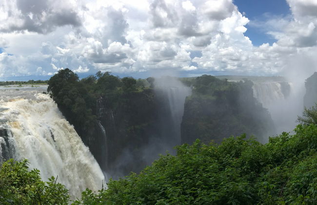 Trilha e tirolesa nas cataratas Victoria - Foto 3