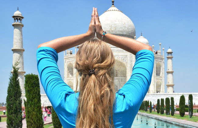 Clase de yoga frente al Taj Mahal - Foto 1