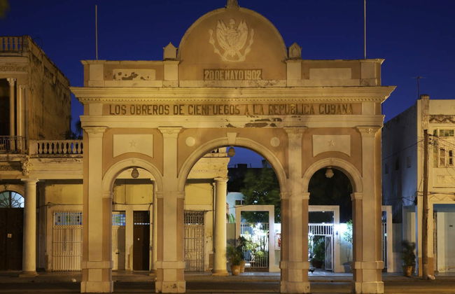 Tour serale di Cienfuegos con cena - Foto 3