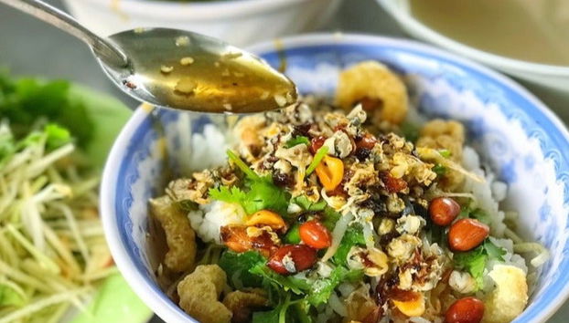 Hue Food Tour by Cyclo - Photo 2