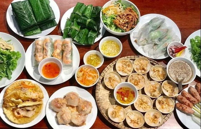 Hue Food Tour by Cyclo - Photo 3