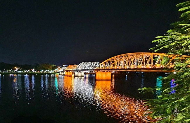 Hue Food Tour by Cyclo - Photo 4