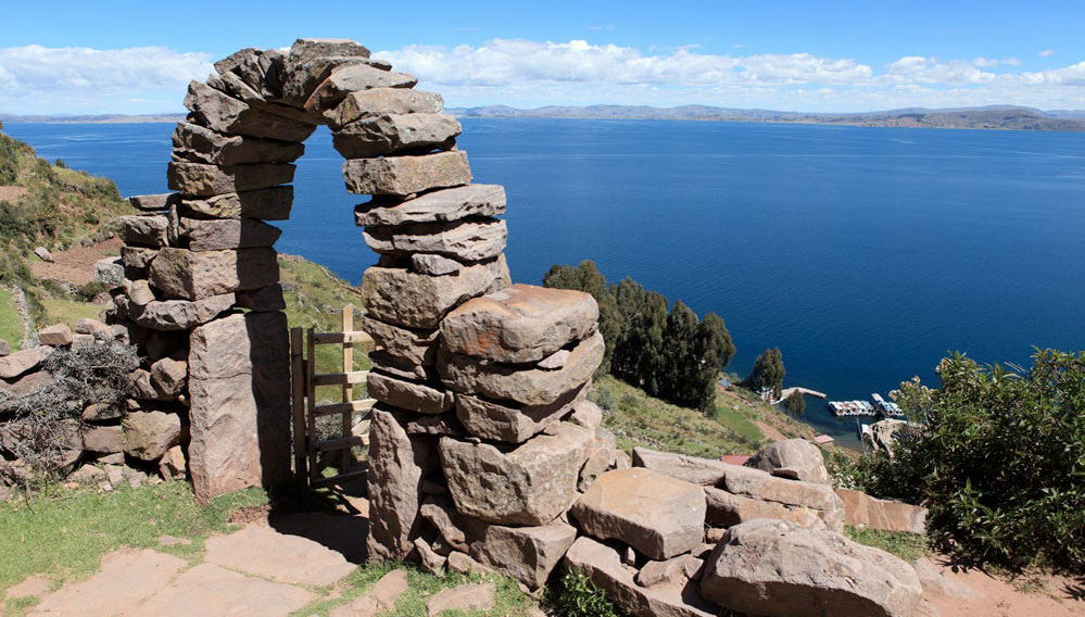 Excursión a las islas de los Uros + Trekking por Taquile - Foto 1