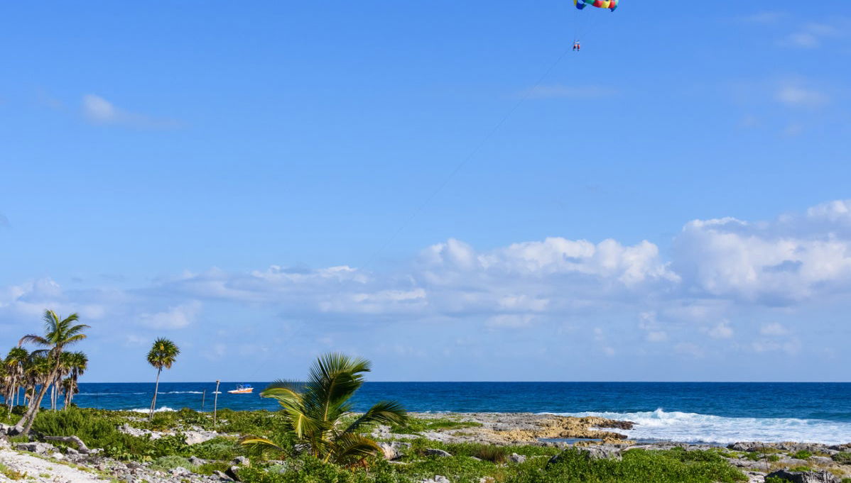Parasailing in Roatán - Foto 1