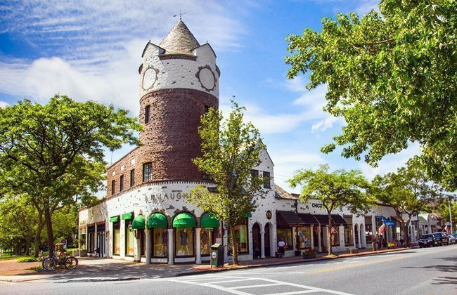 The Hamptons Day Trip - Photo 1