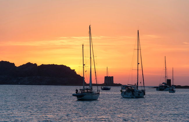 Paseo en catamarán al atardecer por el golfo de Asinara - Foto 4