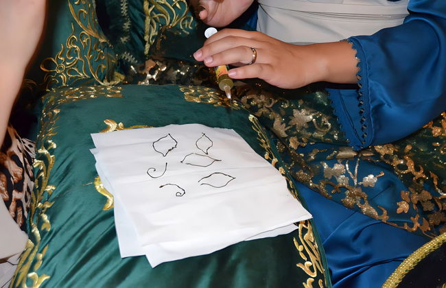 Moroccan Henna Experience + Lunch or Dinner - Foto 6