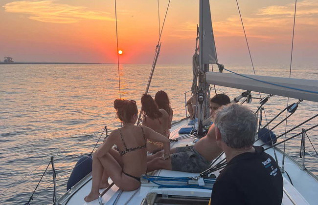 Giro in barca a vela lungo la costa di Bari con aperitivo - Foto 3