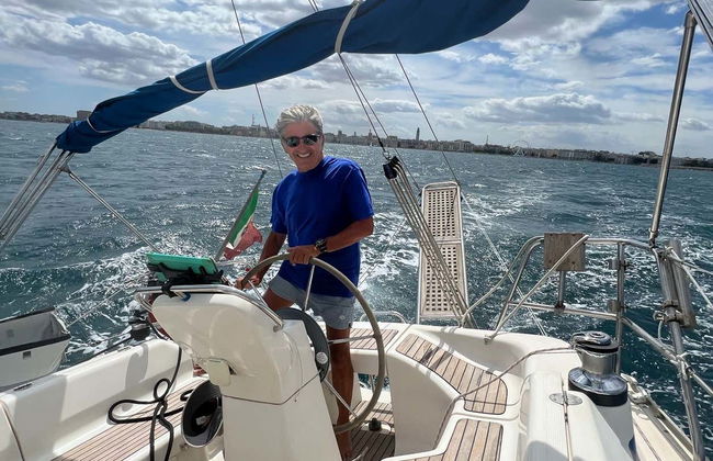 Giro in barca a vela lungo la costa di Bari con aperitivo - Foto 6