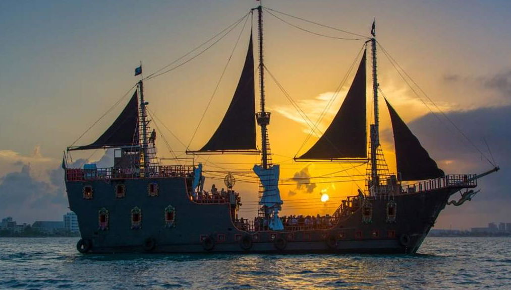 Jolly Roger Pirate Ship with Dinner and Show in Cancun - Photo 1