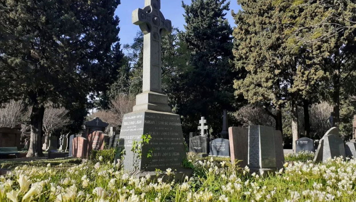 British Cemetery Tour - Foto 1