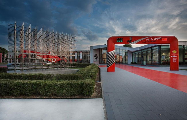 Entrada al Museo Ferrari - Foto 2