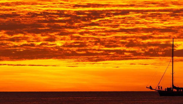 Paseo en barco al atardecer por la costa de Guanacaste - Foto 4