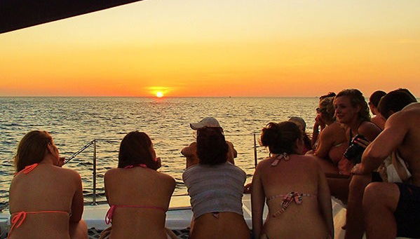 Paseo en barco al atardecer por la costa de Guanacaste - Foto 1