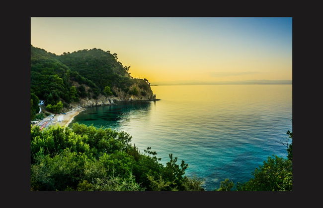 Balade en bateau pirate sur le lagon bleu de Chalcidique - Photo 1