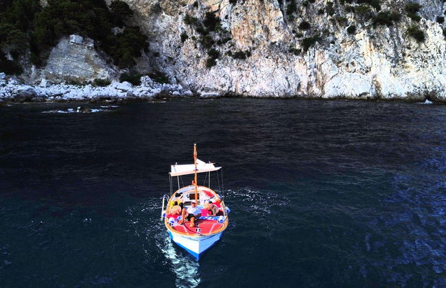 Paseo en barco privado por Capri - Foto 3