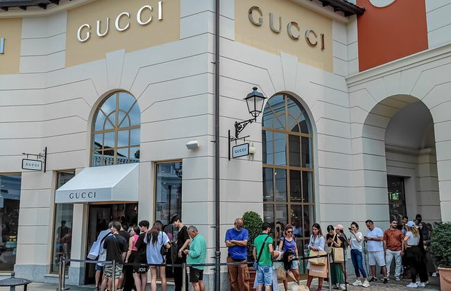 Visite privée de shopping des hôtels de Turin au Torino Outlet Village - Photo 2