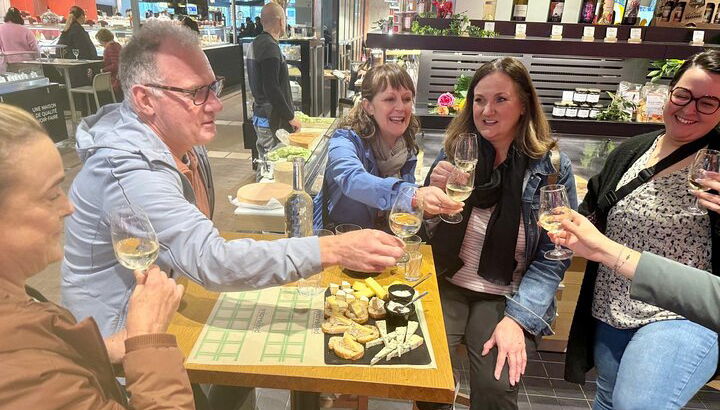 Visite de dégustation de plats au marché privé du matin de Lyon dans les Halles Paul Bocuse - Photo 1
