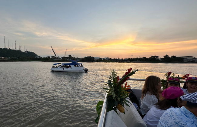 Paseo en catamarán al atardecer por el río Guayas - Foto 4