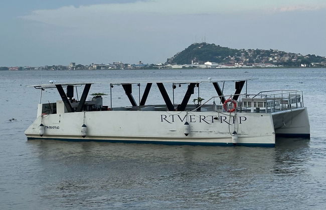 Paseo en catamarán al atardecer por el río Guayas - Foto 3