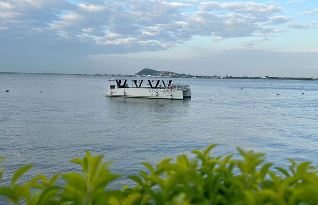 Paseo en catamarán al atardecer por el río Guayas - Foto 5