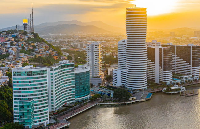Paseo en catamarán al atardecer por el río Guayas - Foto 8