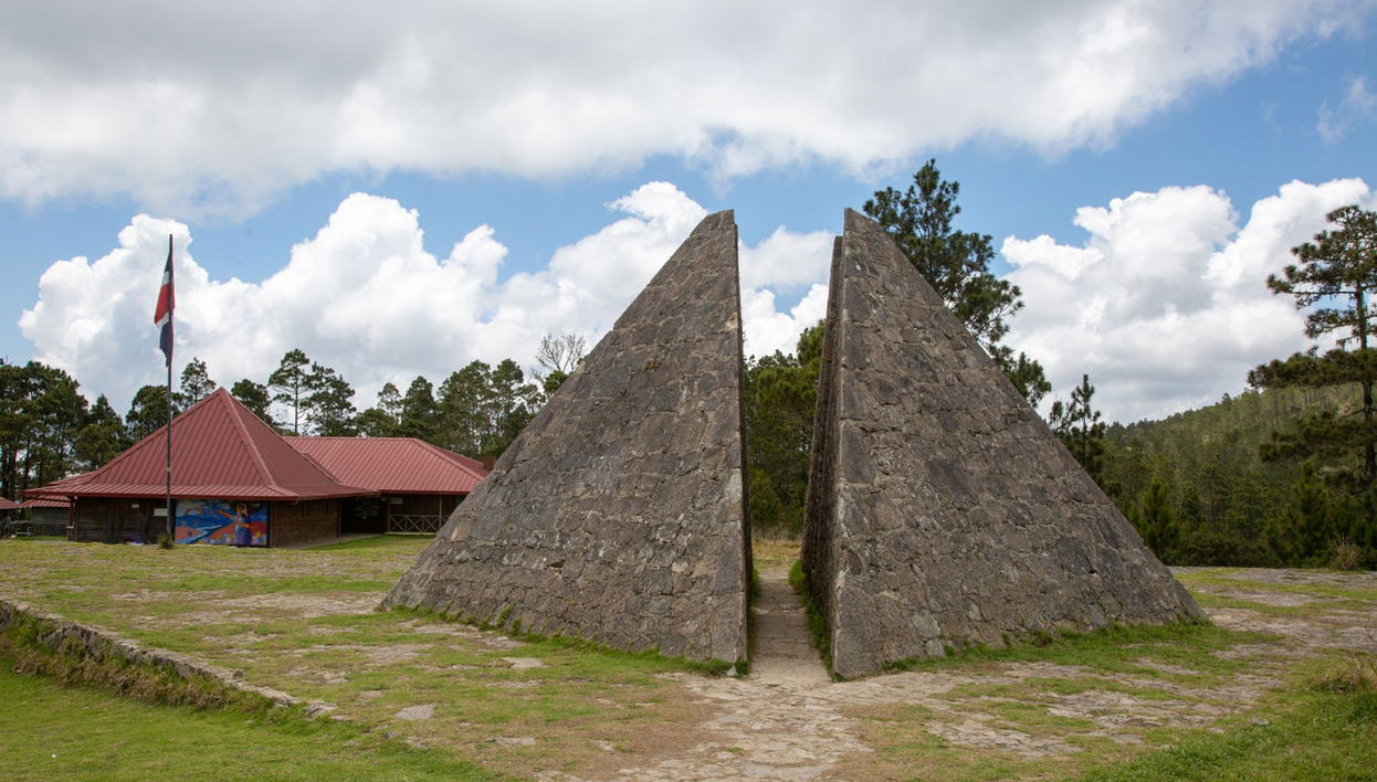 Excursión a las pirámides de Valle Nuevo y Aguas Blancas - Photo 1