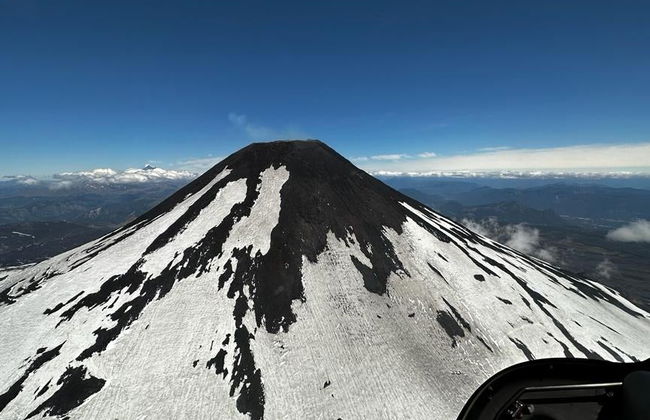 Paseo en helicóptero por Pucón y el volcán Villarrica - Foto 5